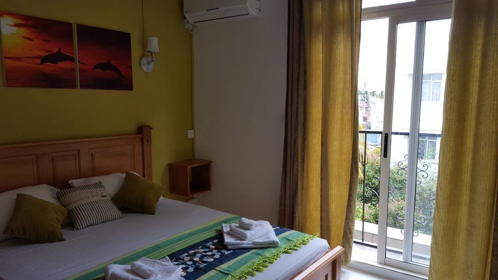 Krishangel Beach Apartment Flic en Flac Экстерьер фото