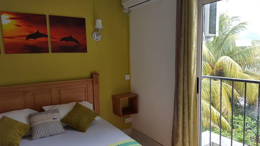 Krishangel Beach Apartment Flic en Flac Экстерьер фото