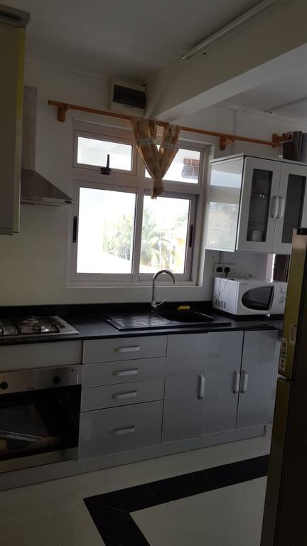 Krishangel Beach Apartment Flic en Flac Экстерьер фото