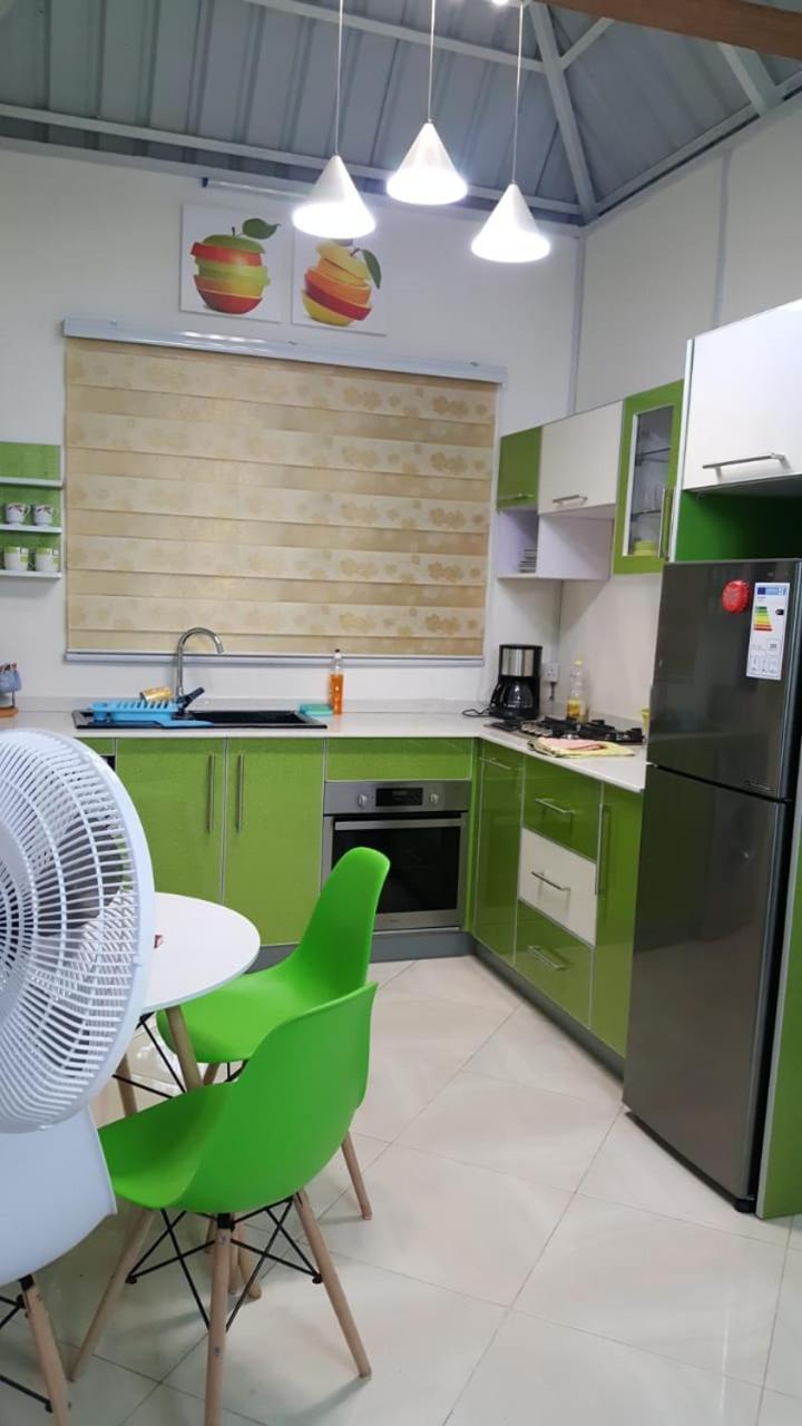 Krishangel Beach Apartment Flic en Flac Экстерьер фото