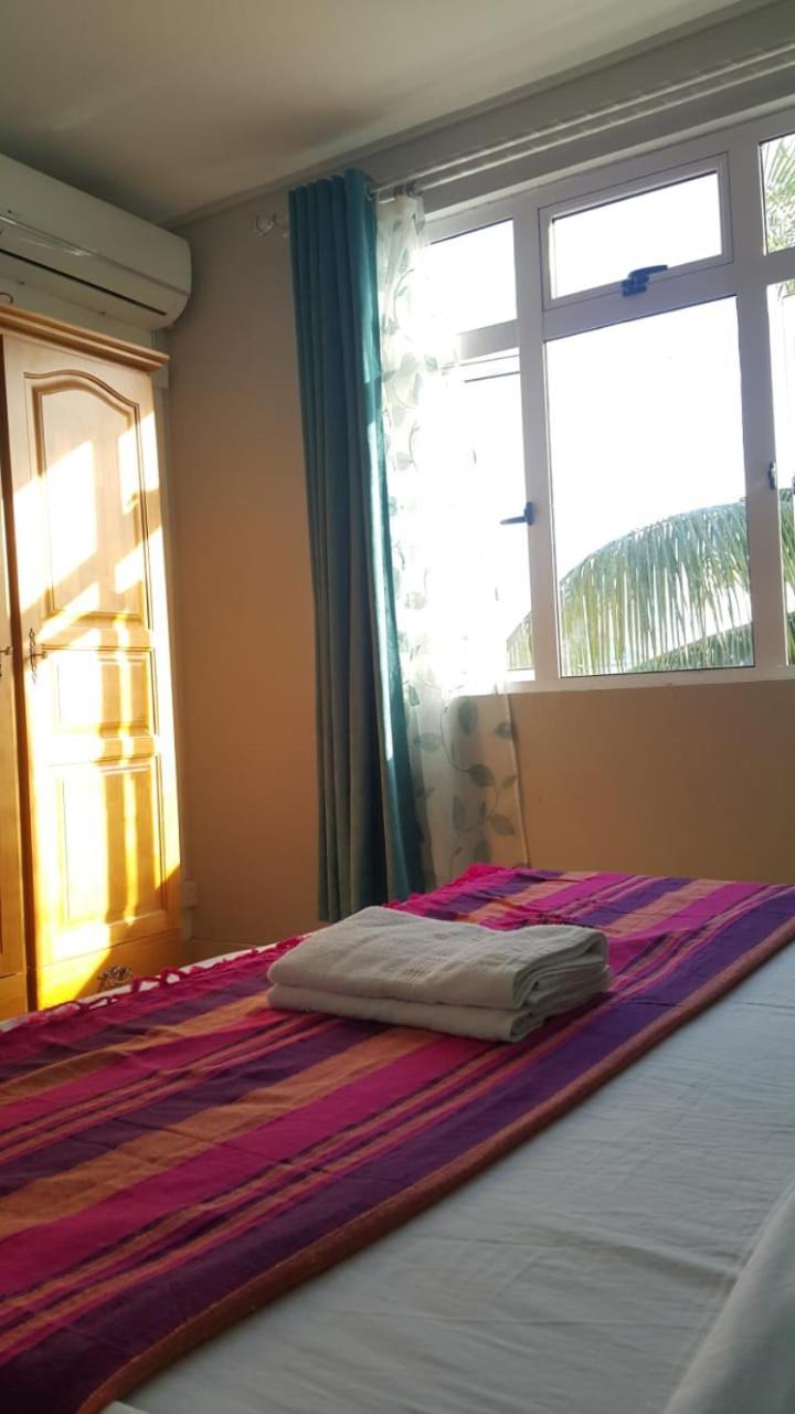 Krishangel Beach Apartment Flic en Flac Экстерьер фото