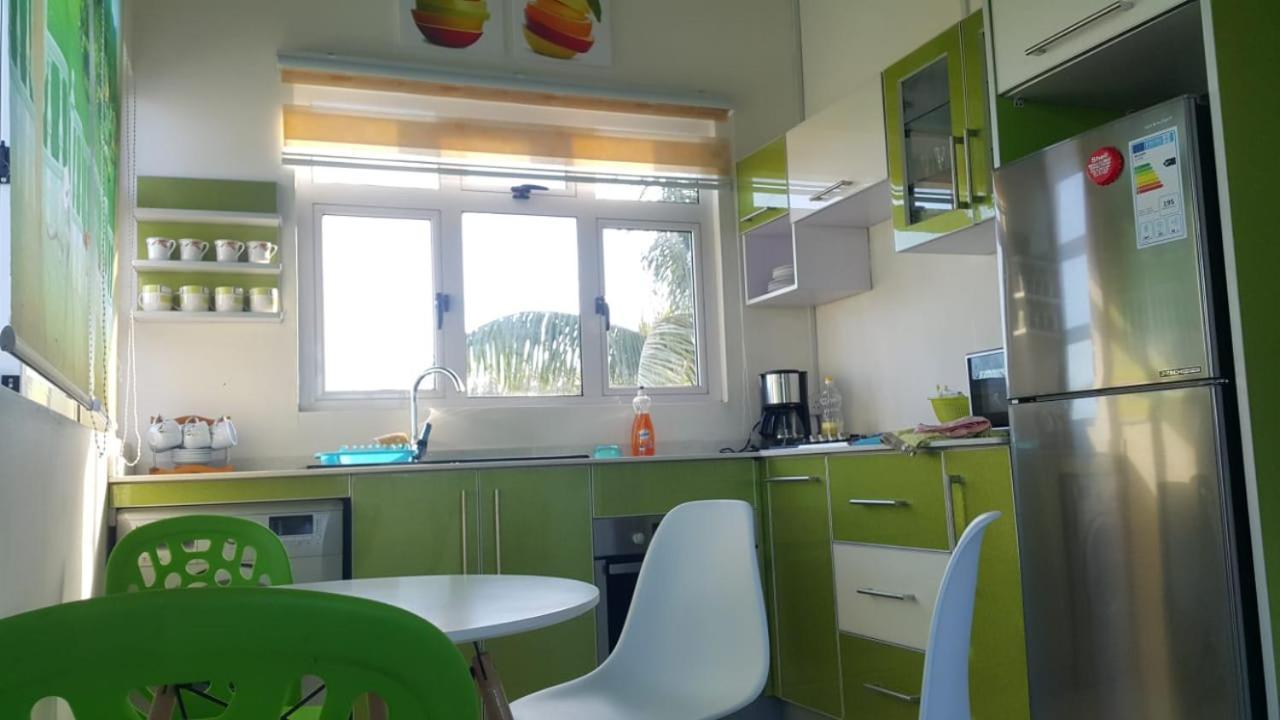 Krishangel Beach Apartment Flic en Flac Экстерьер фото